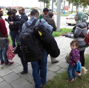Refugees Munich Fairground Interview-Photojournalism by Kilian Tribbeck on refugee crisis and asylum seekers arriving in Munich Photodocumentation on Refugee Crisis - photojournalistic series on refugees from Syira Afghanistan and Irak by photjournalist Kilian Tribbeck Munich
